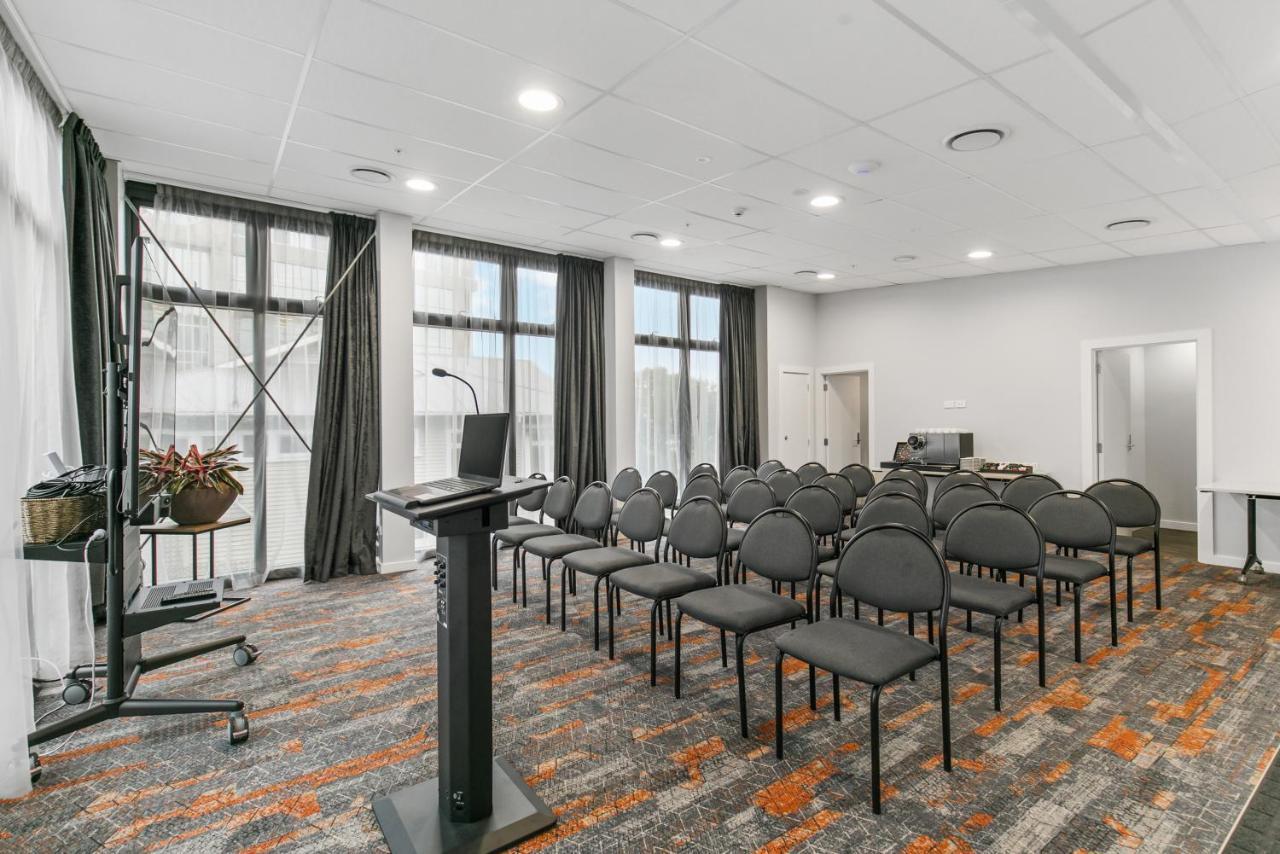 Ramada By Wyndham Newmarket Auckland Exteriör bild