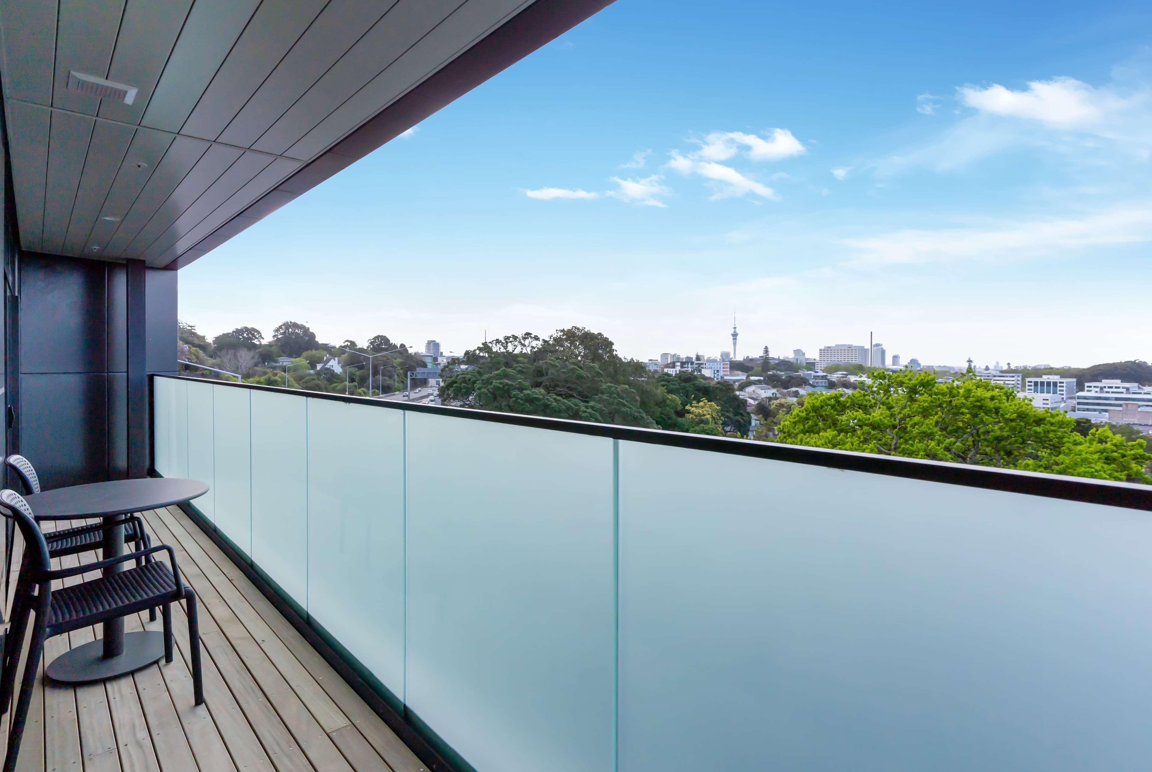 Ramada By Wyndham Newmarket Auckland Exteriör bild