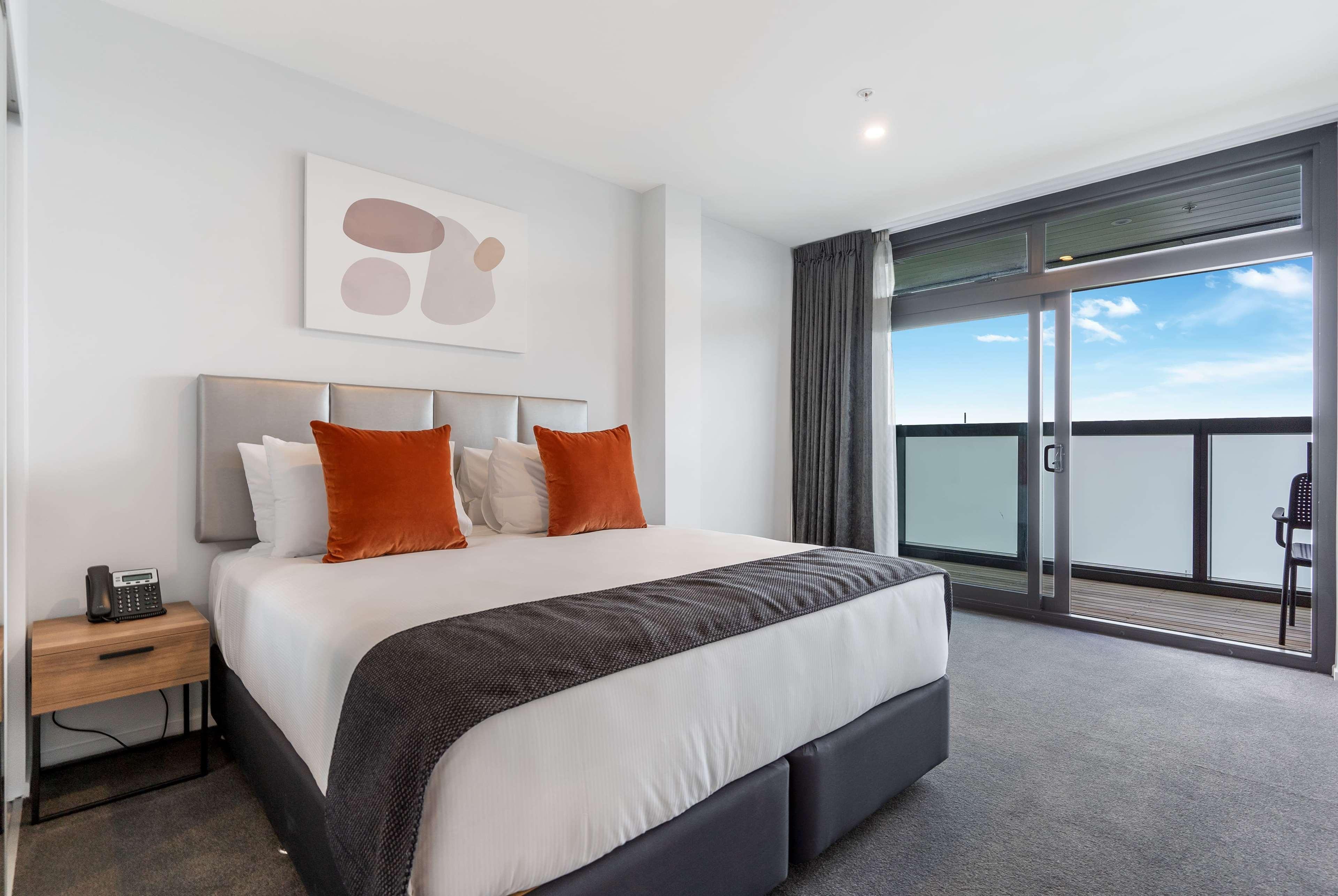 Ramada By Wyndham Newmarket Auckland Exteriör bild