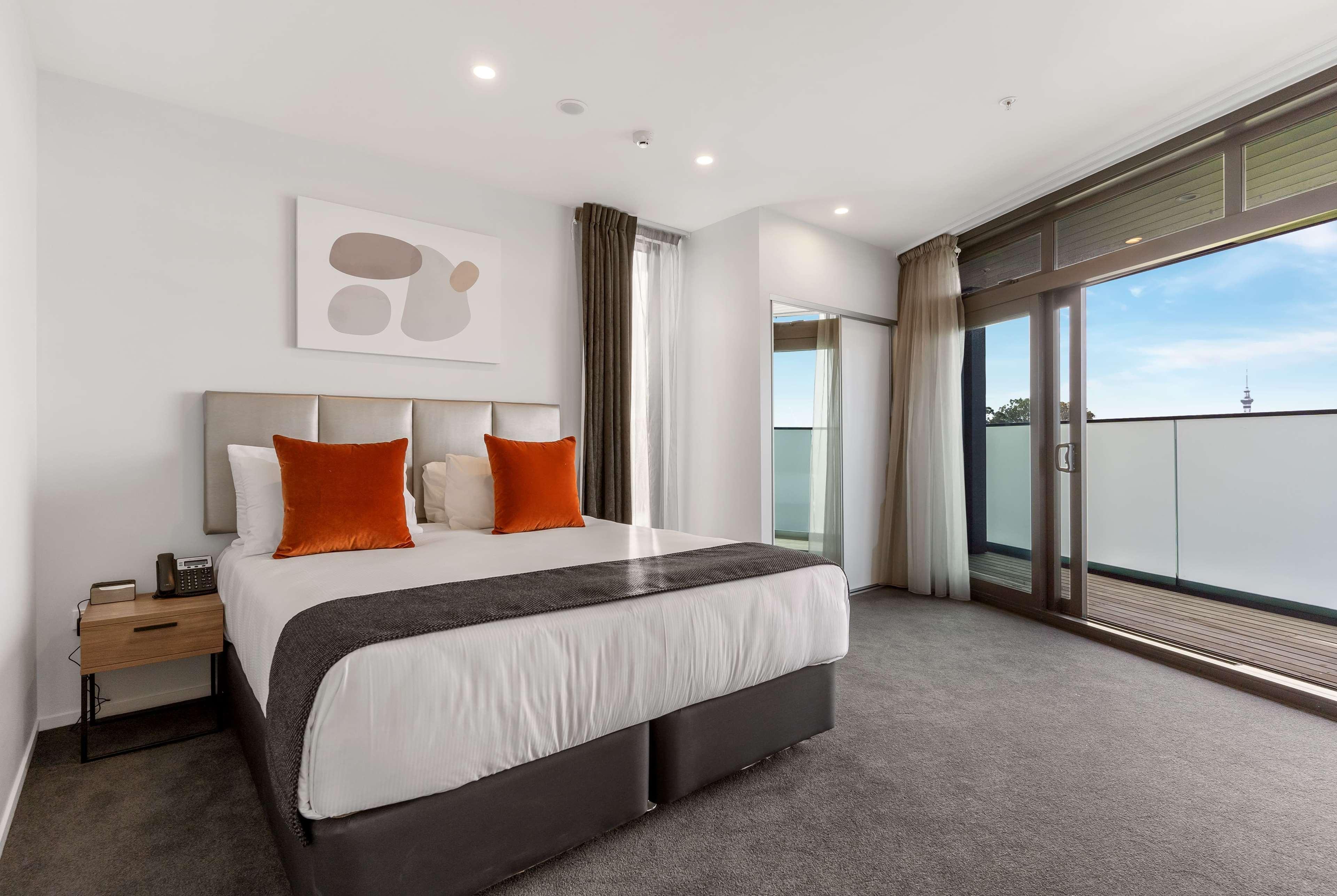 Ramada By Wyndham Newmarket Auckland Exteriör bild