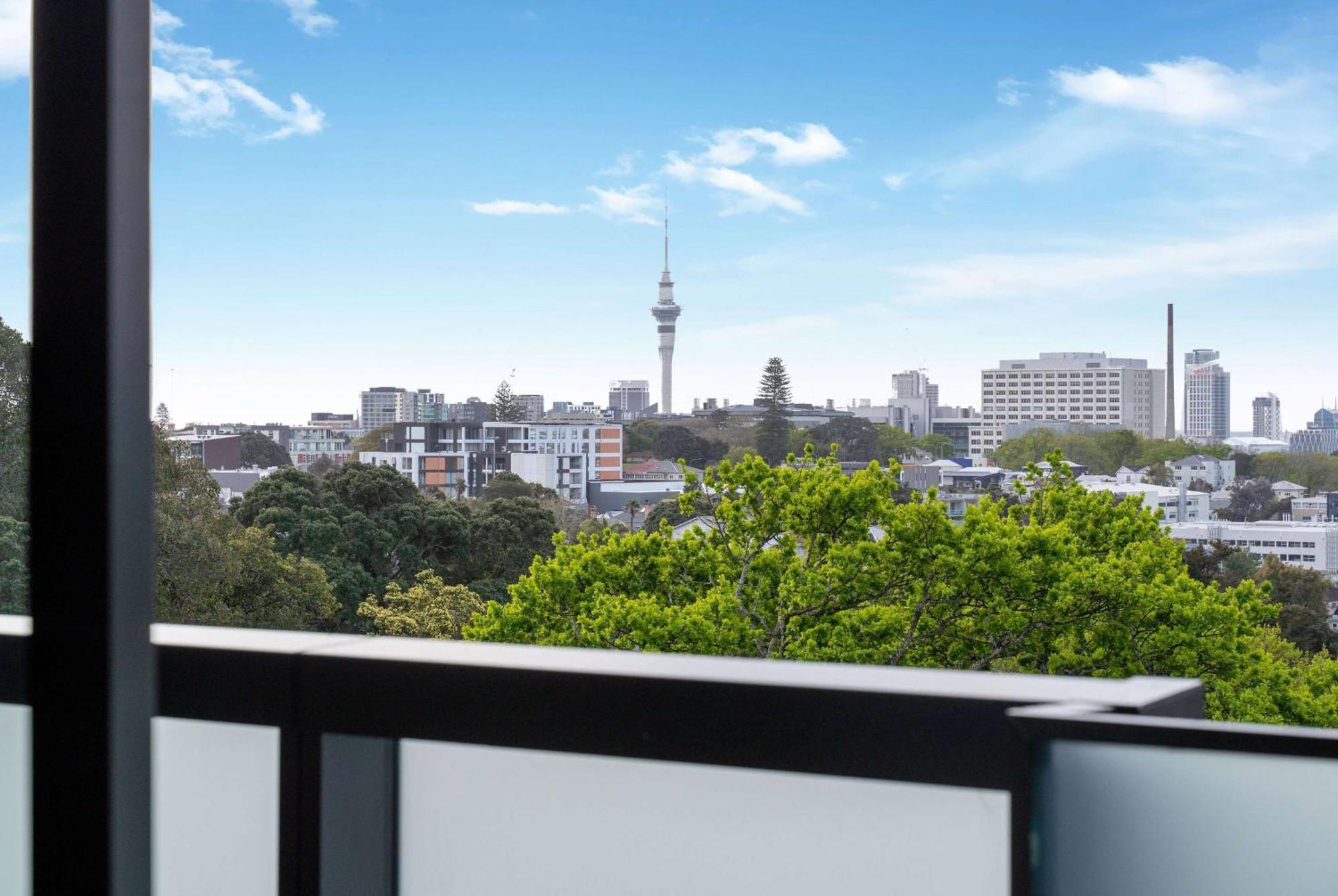 Ramada By Wyndham Newmarket Auckland Exteriör bild